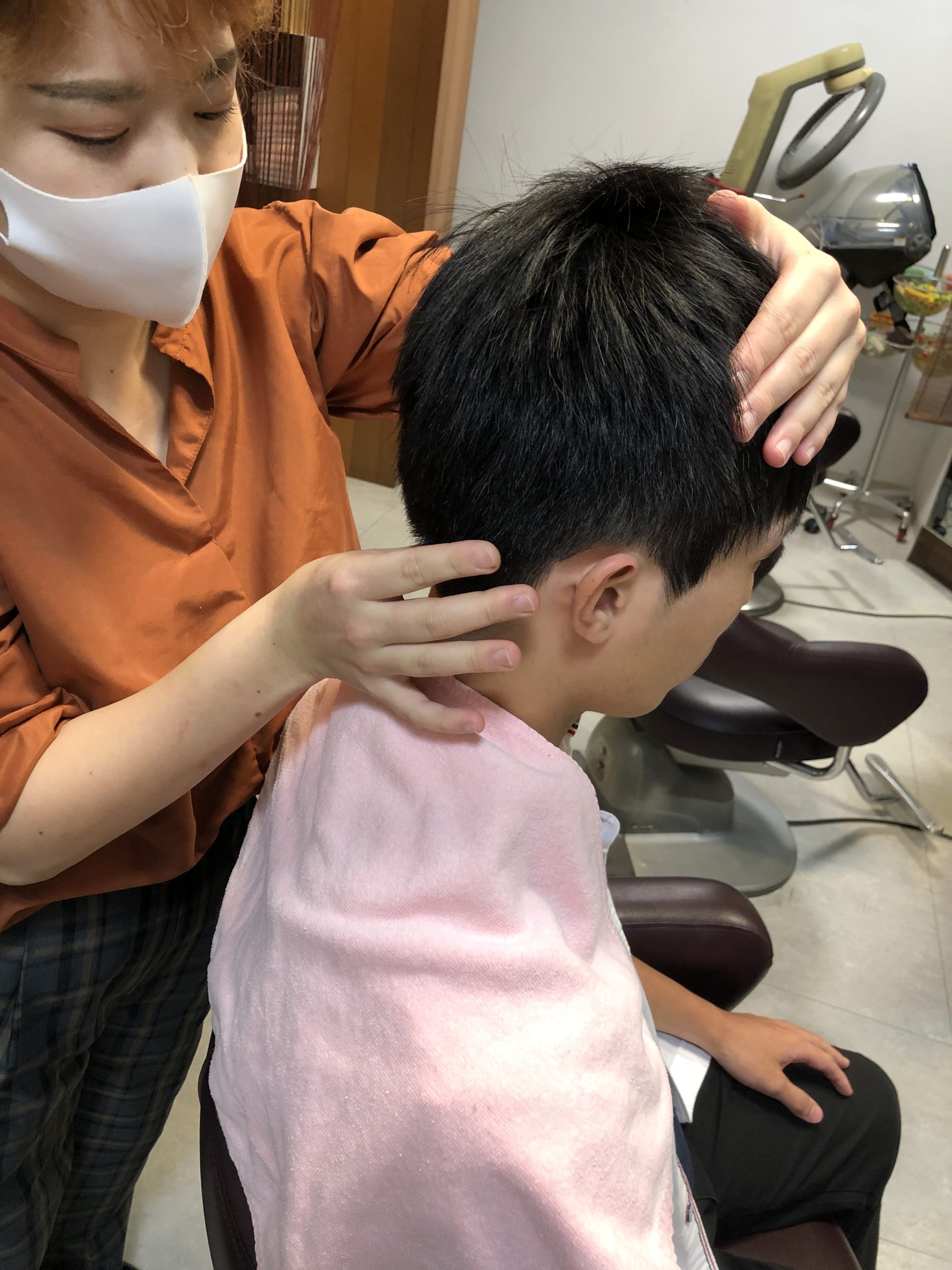 目の疲れに関係する筋肉をほぐすマッサージ