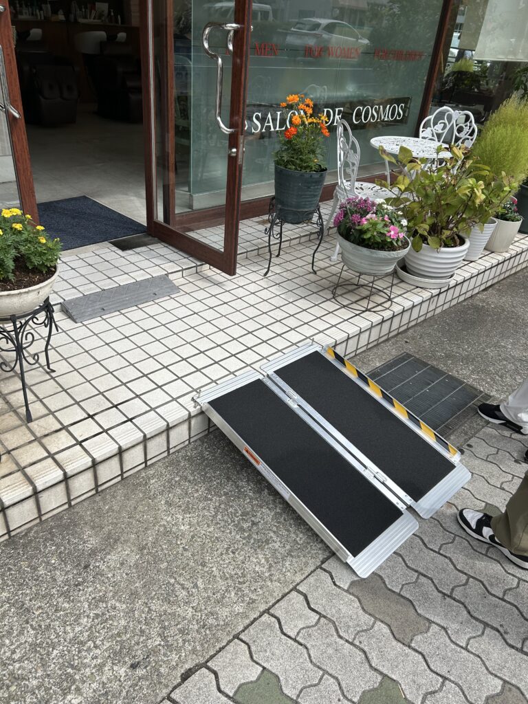 COSMOS足の不自由なお客様の対策２