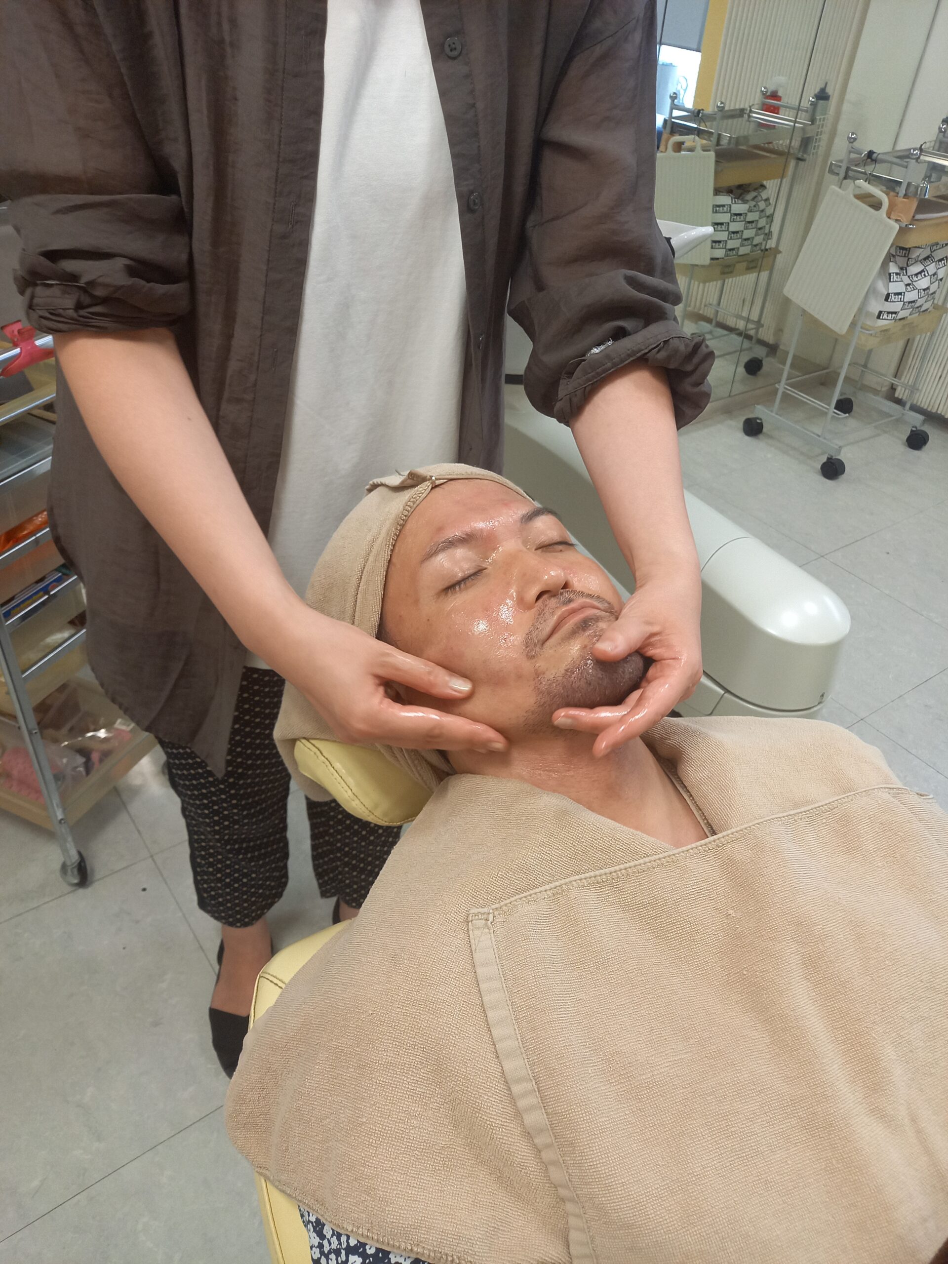 メンズエステ施術中 リラックスしている様子